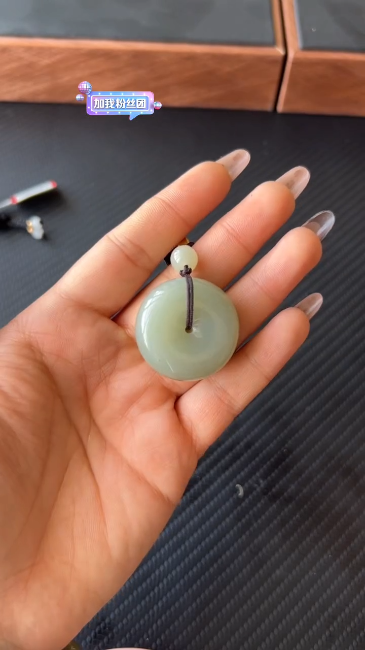 【闪购商品】和田玉吊坠(赠链)未镶嵌且末微色差近矿