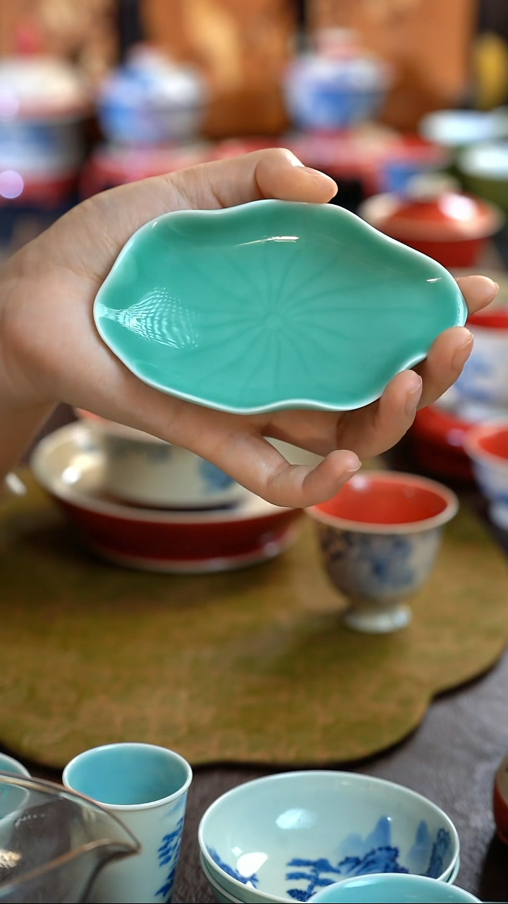 A**.瓷上林泉茶器差价