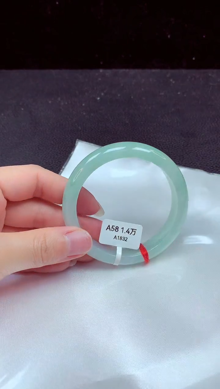 【闪购商品】翡翠手镯未镶嵌镯子58+