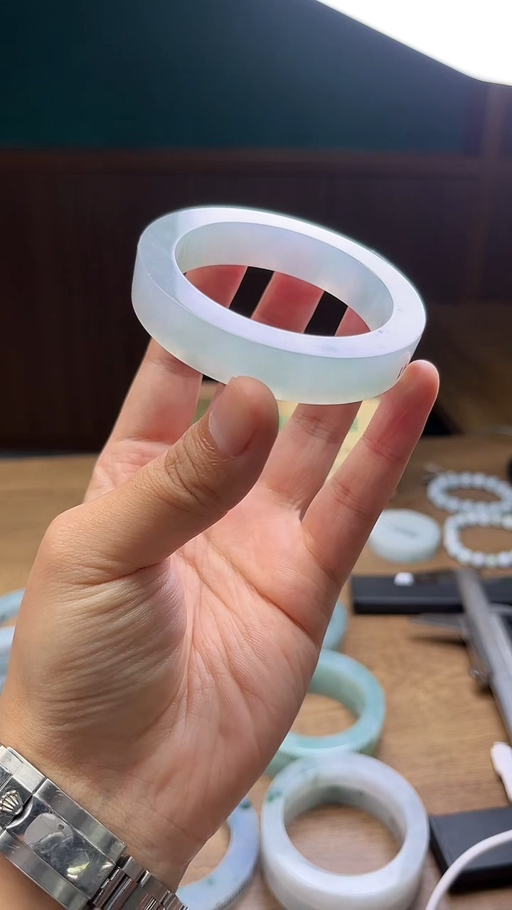 未镶嵌手镯定制翡翠艳*定制