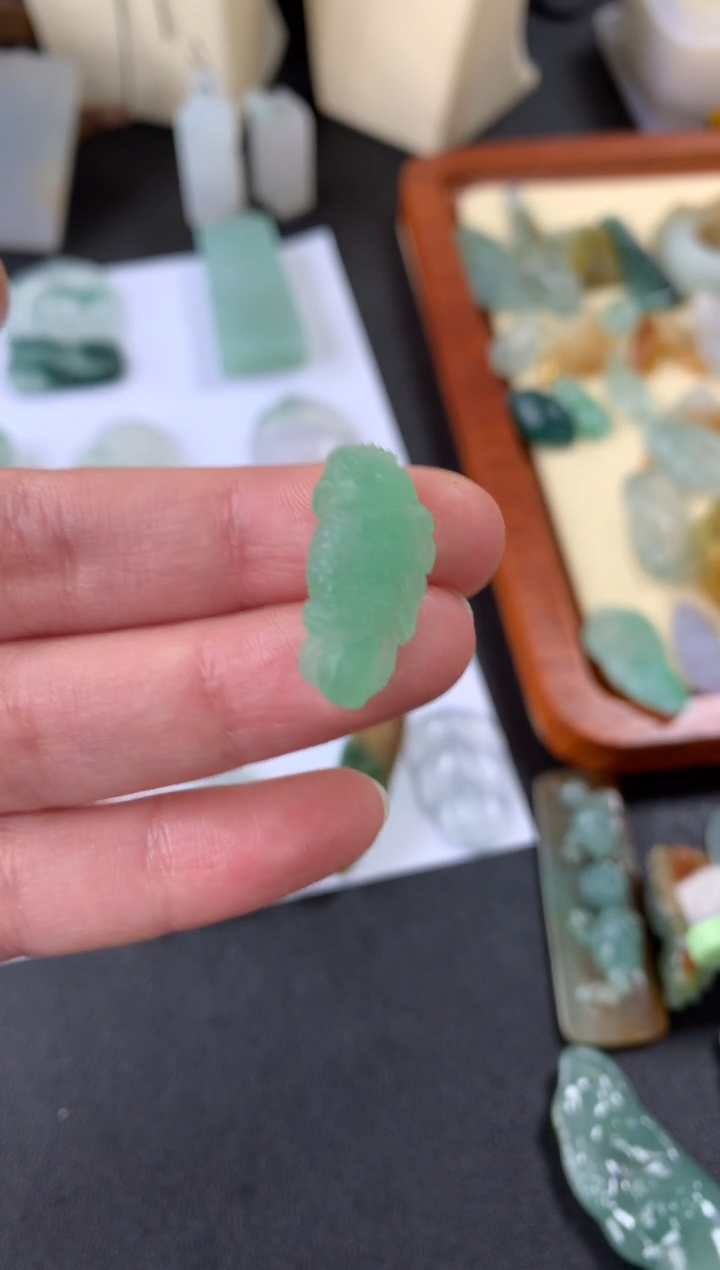 【闪购商品】定制翡翠未镶嵌翡翠