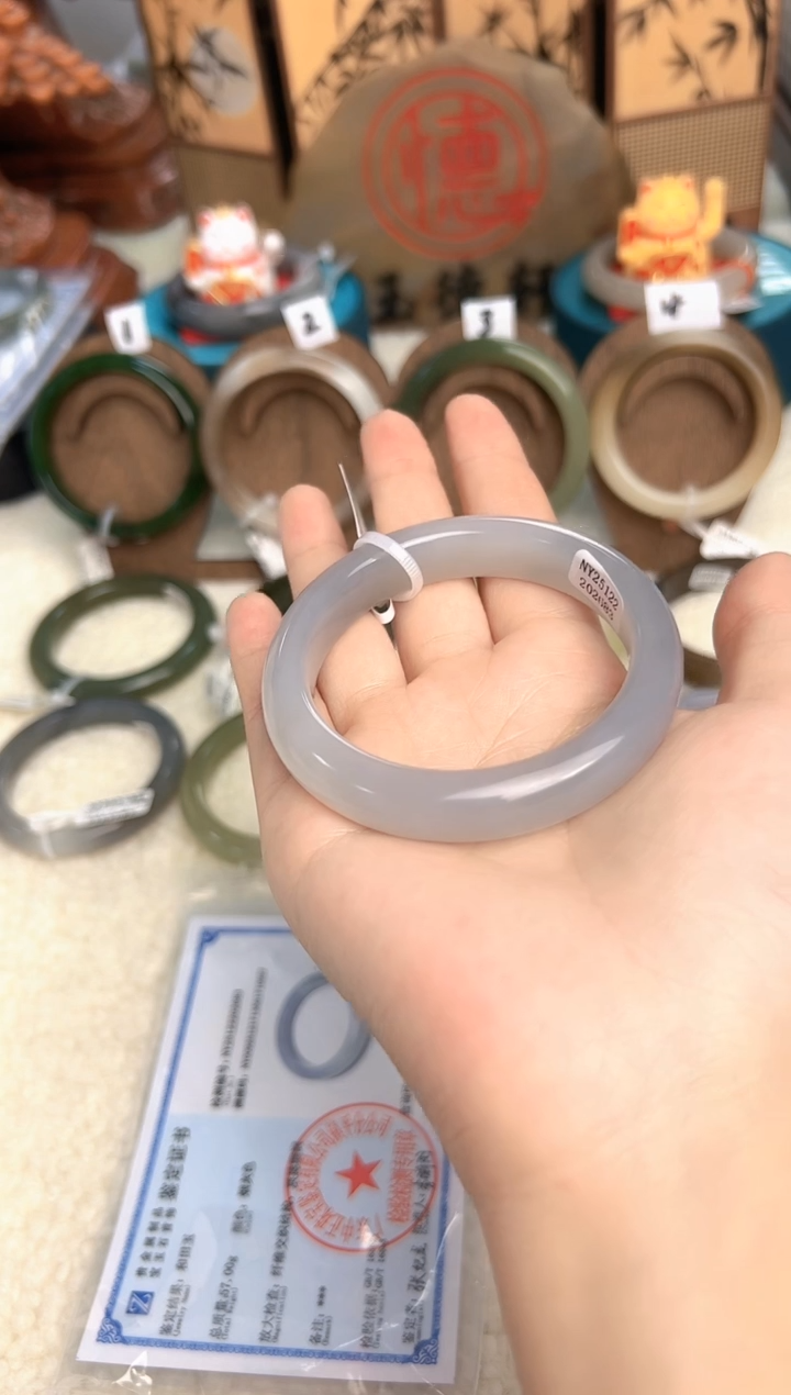 未镶嵌手镯和田玉（糖玉）烟紫