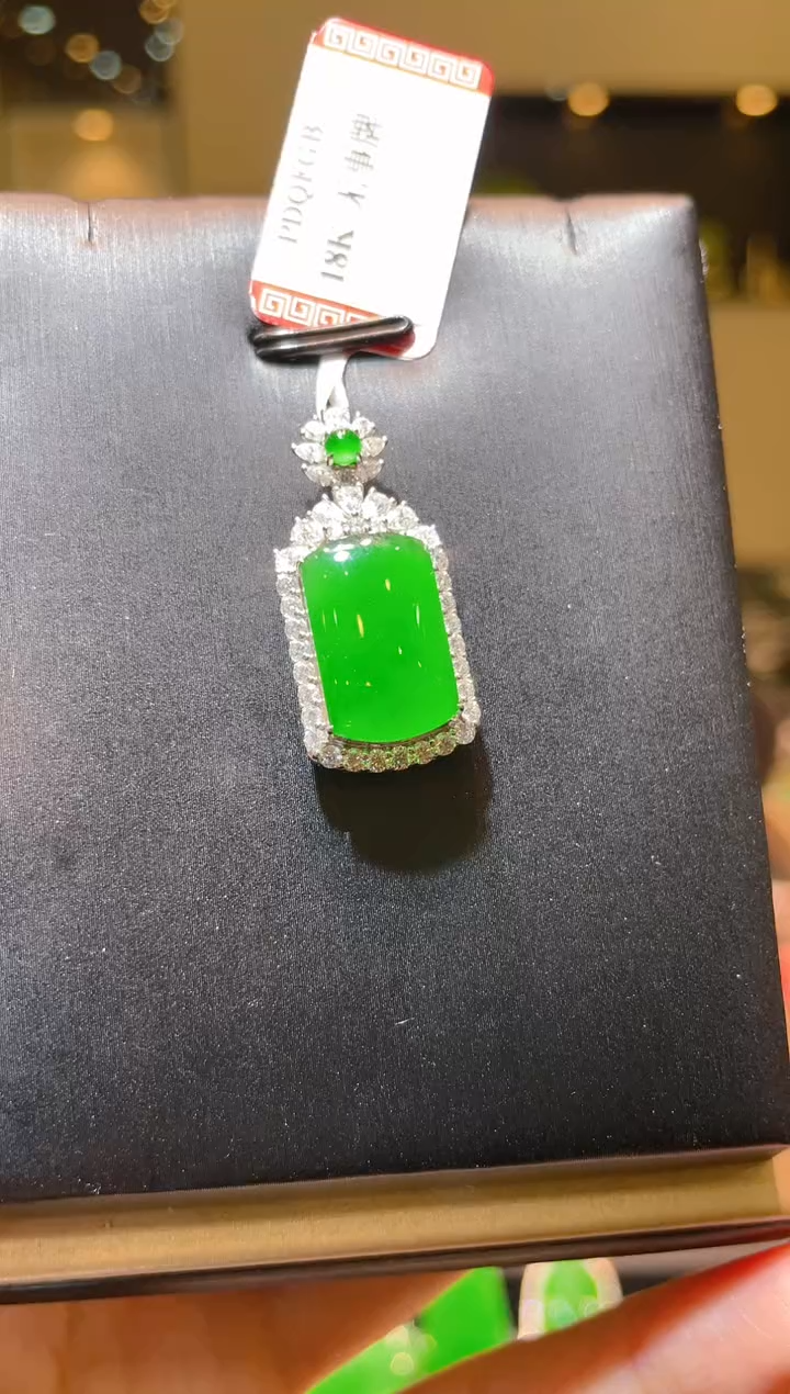 【闪购商品】翡翠吊坠(赠链)18K金镶嵌A90