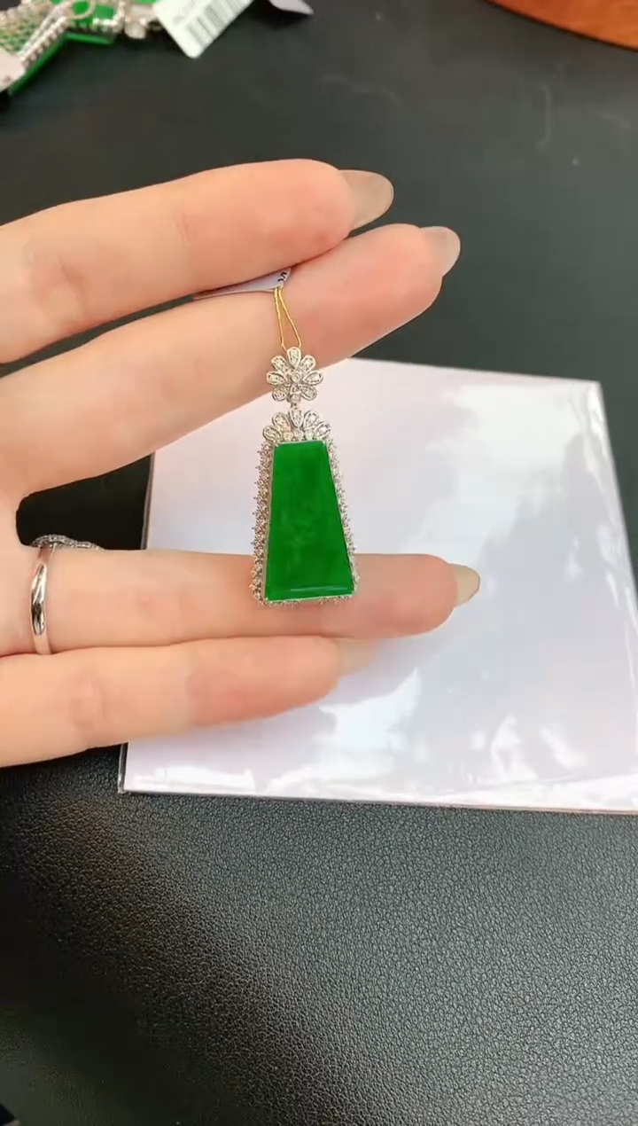 【闪购商品】翡翠颈饰18K金镶嵌赠礼盒证书 珍珍