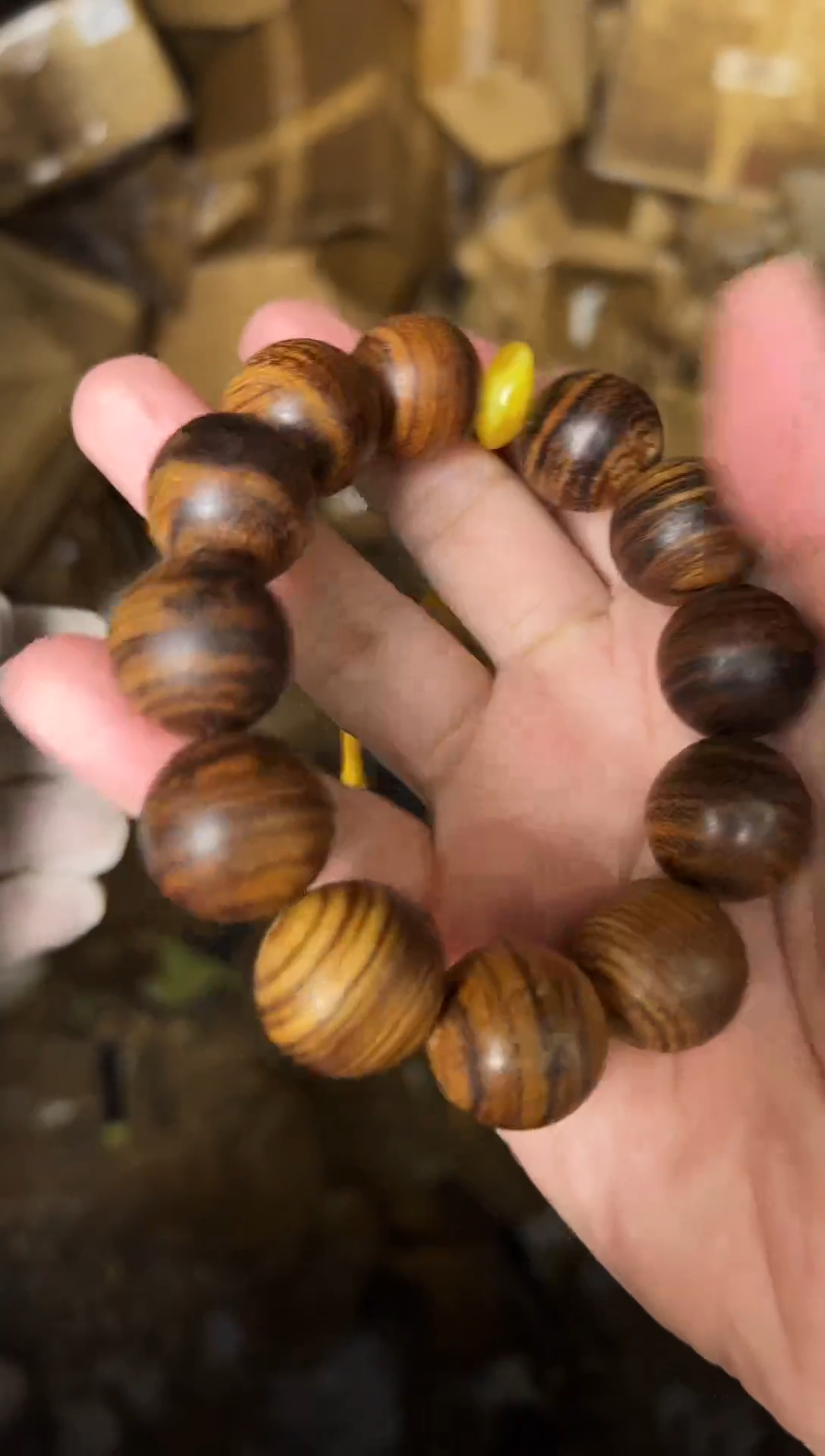 黄花梨/降香黄檀手串/手链情况就是这样，大家帮帮忙。