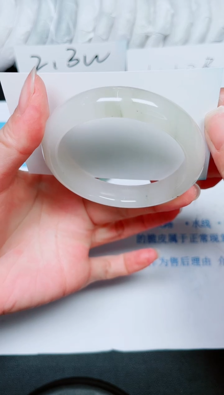 【闪购商品】石英质玉手镯未镶嵌多样性185