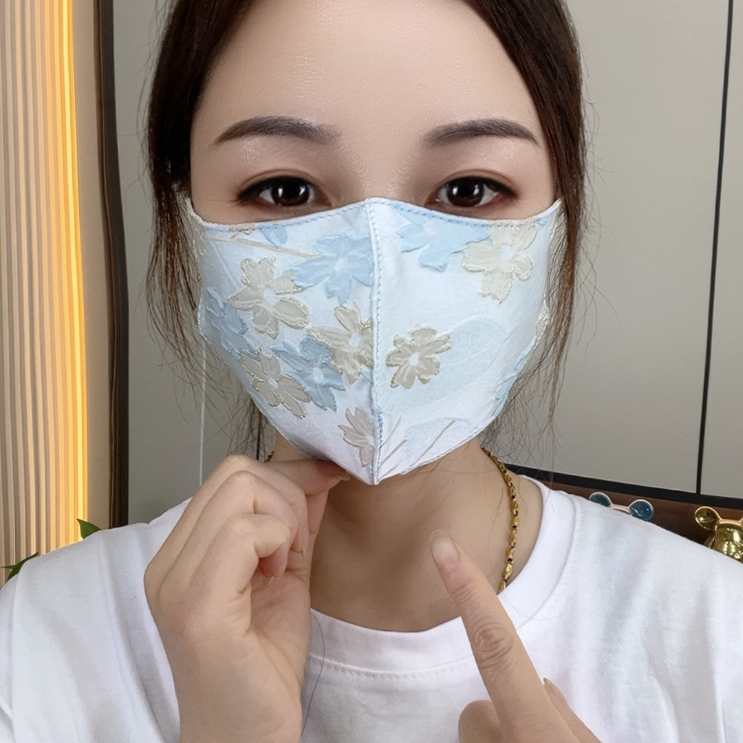  秋冬新款护眼角双层加厚防护面罩女士保暖口罩（金花）