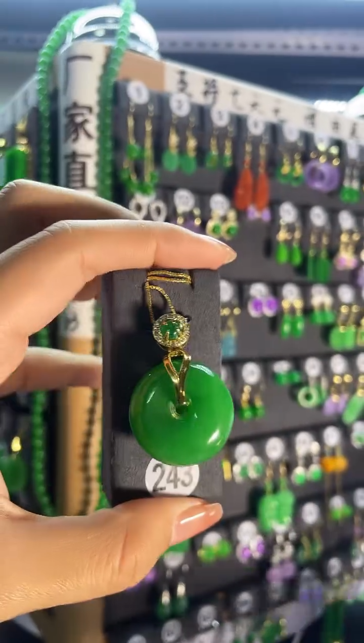 【闪购商品】翡翠耳饰银S925镶嵌243...