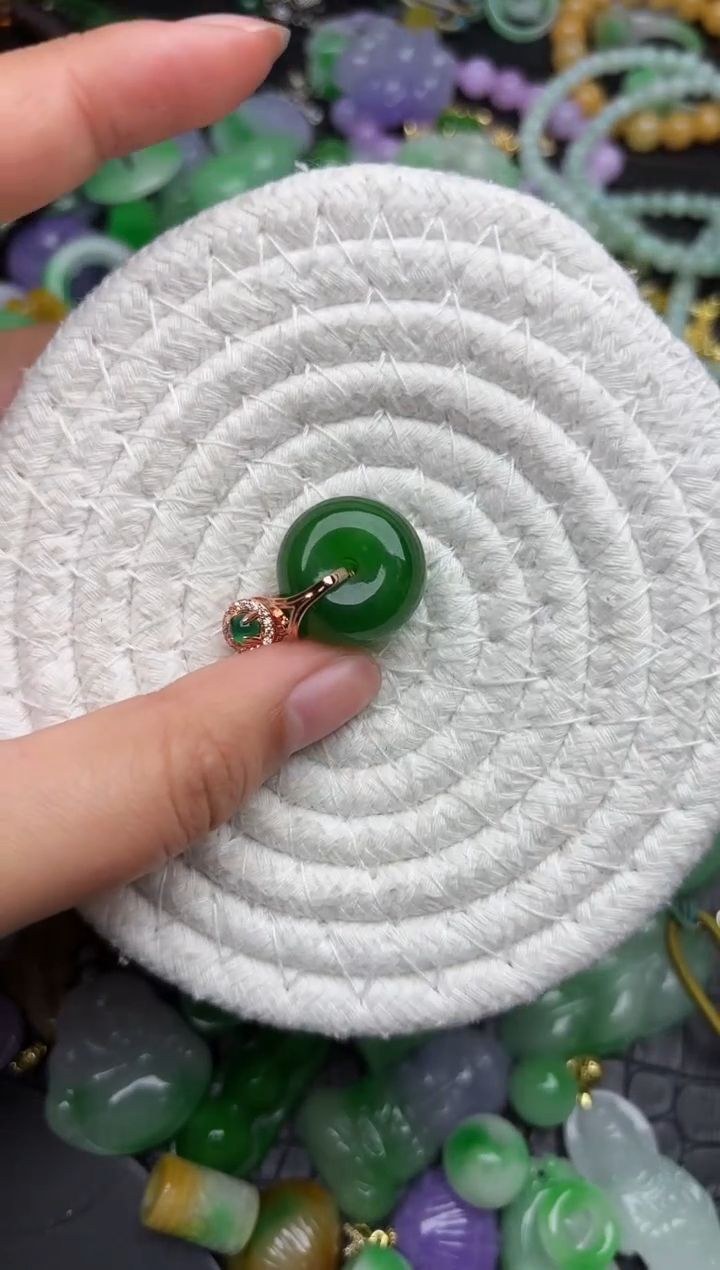 颈饰未镶嵌翡翠缅甸翡翠吊坠