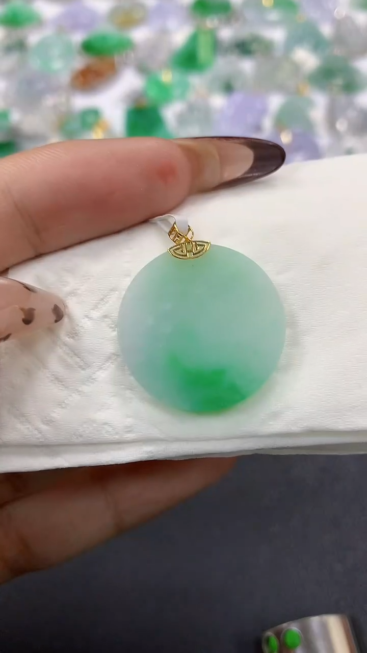 颈饰18K金镶嵌翡翠a货假一赔三支持复检百元上9元证书费自理