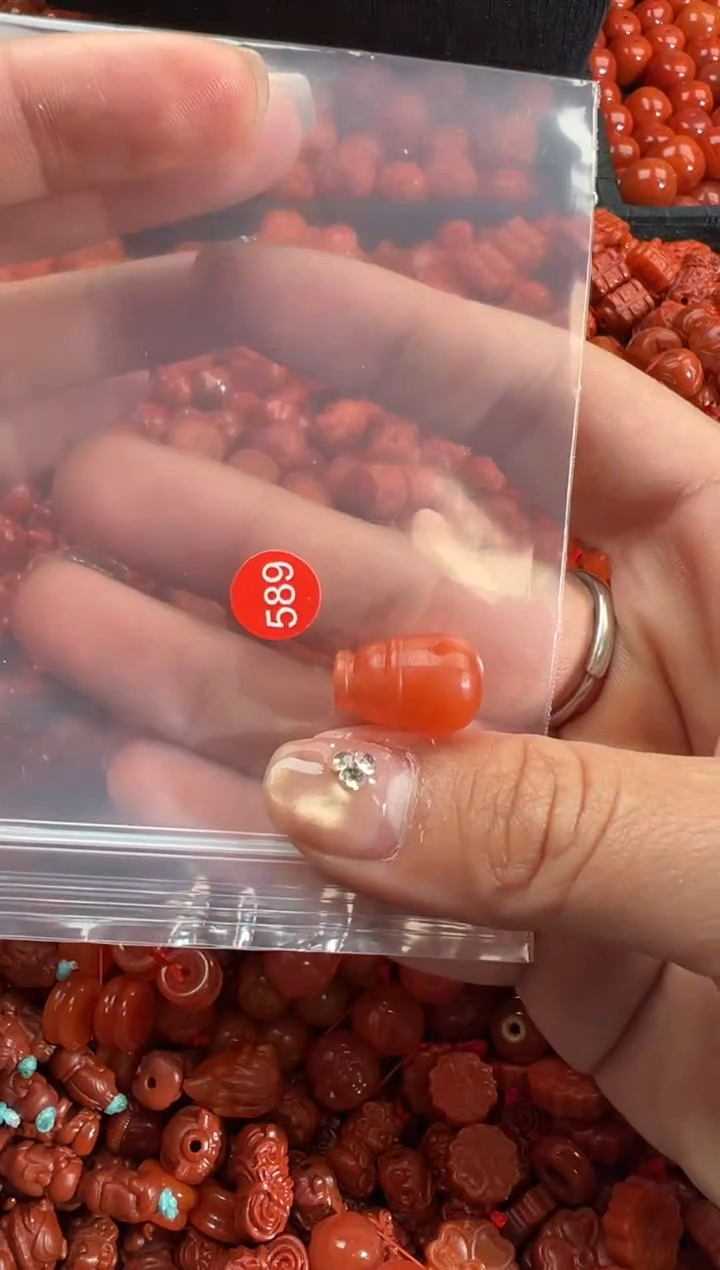 南红玛瑙未镶嵌颈饰1