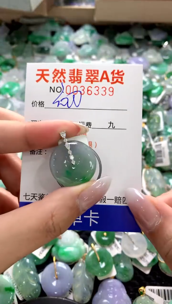颈饰18K金镶嵌翡翠1111111111111111
