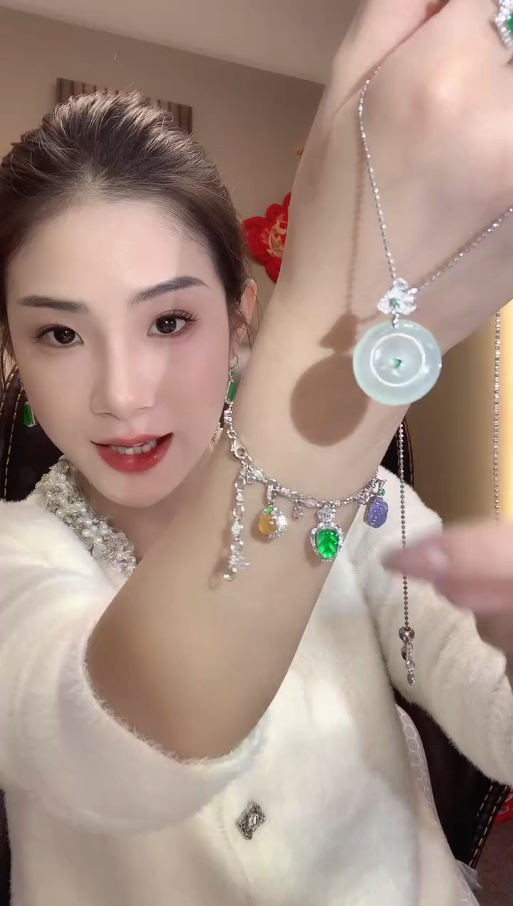 【闪购商品】翡翠吊坠(不含链)18K金镶嵌17多样性发货一件