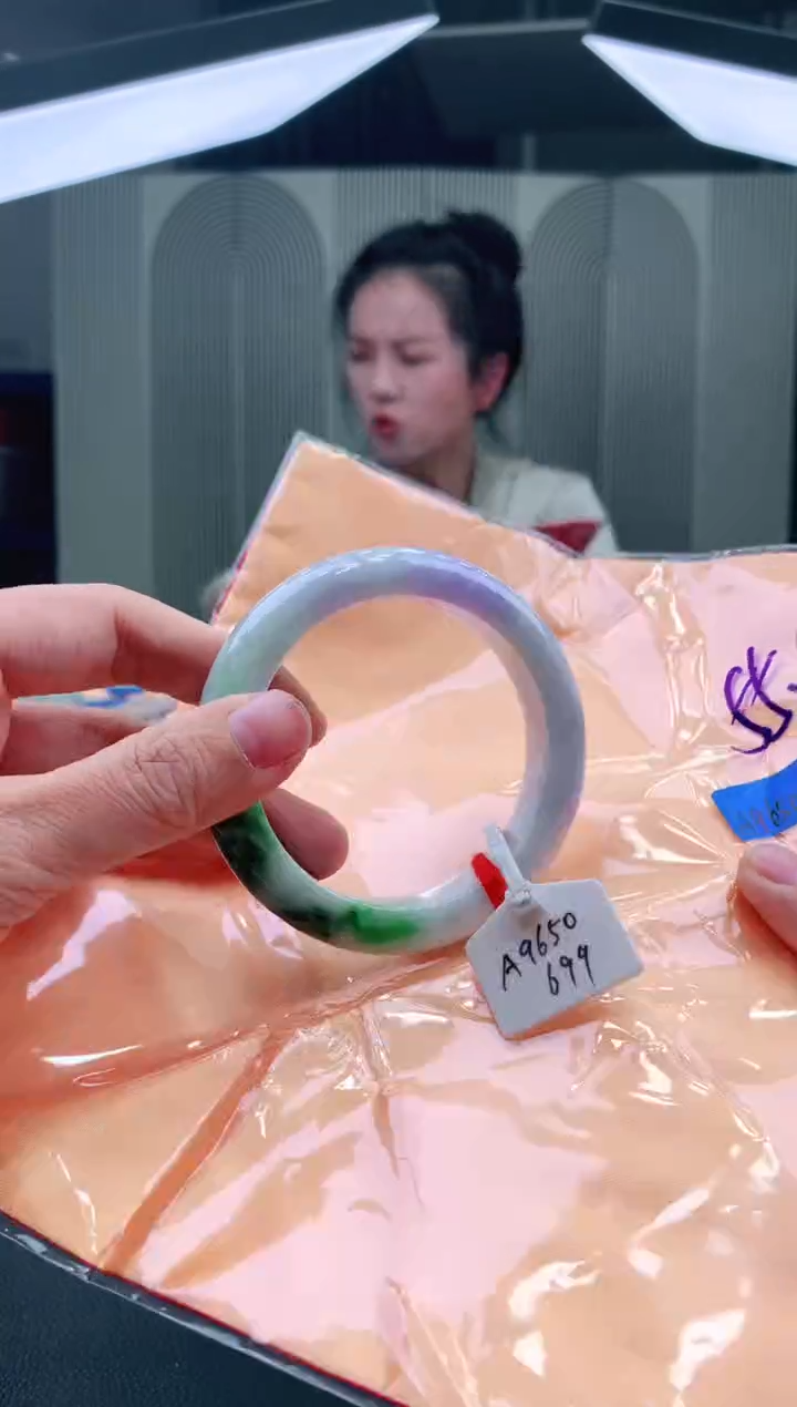 未镶嵌手镯翡翠55+