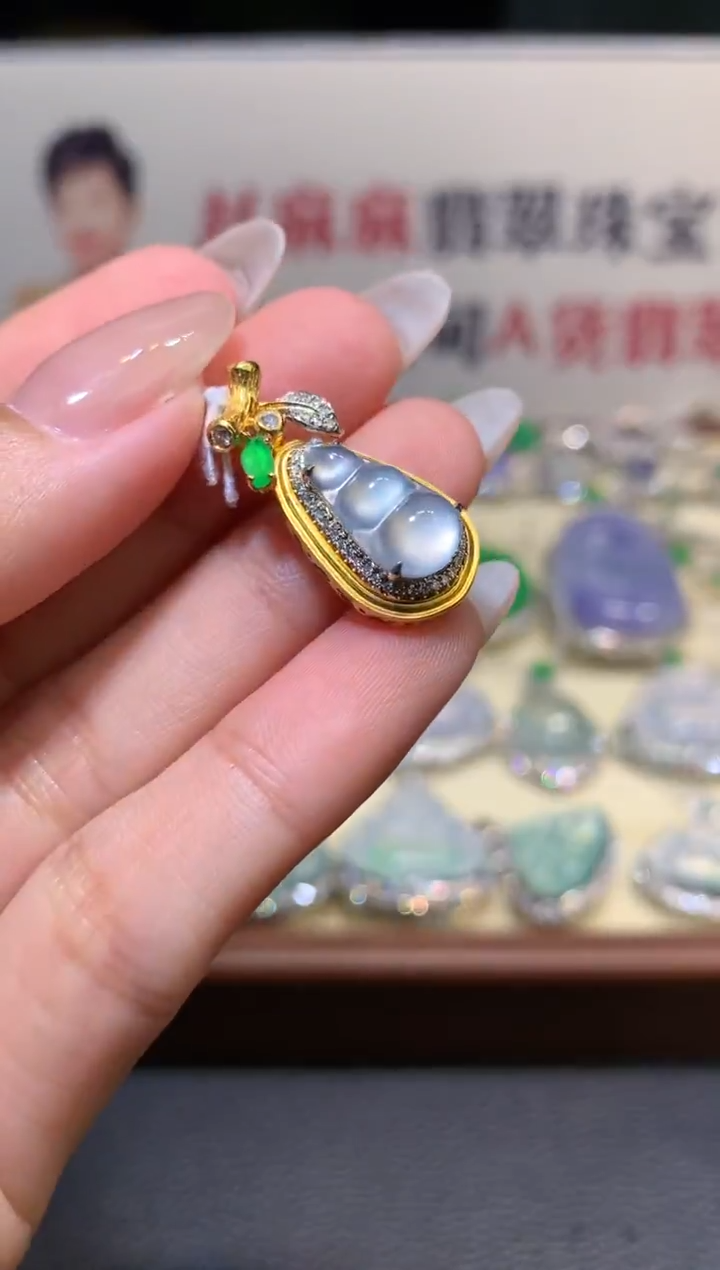 颈饰18K金镶嵌翡翠1