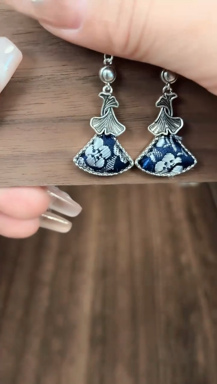 织绣非遗艺枝独秀老绣饰品076