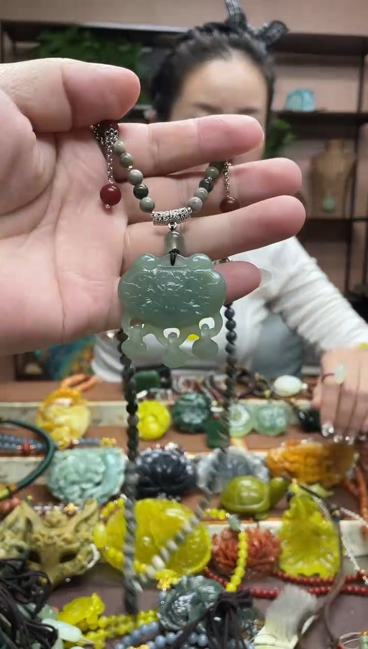 未镶嵌岫玉吊坠·