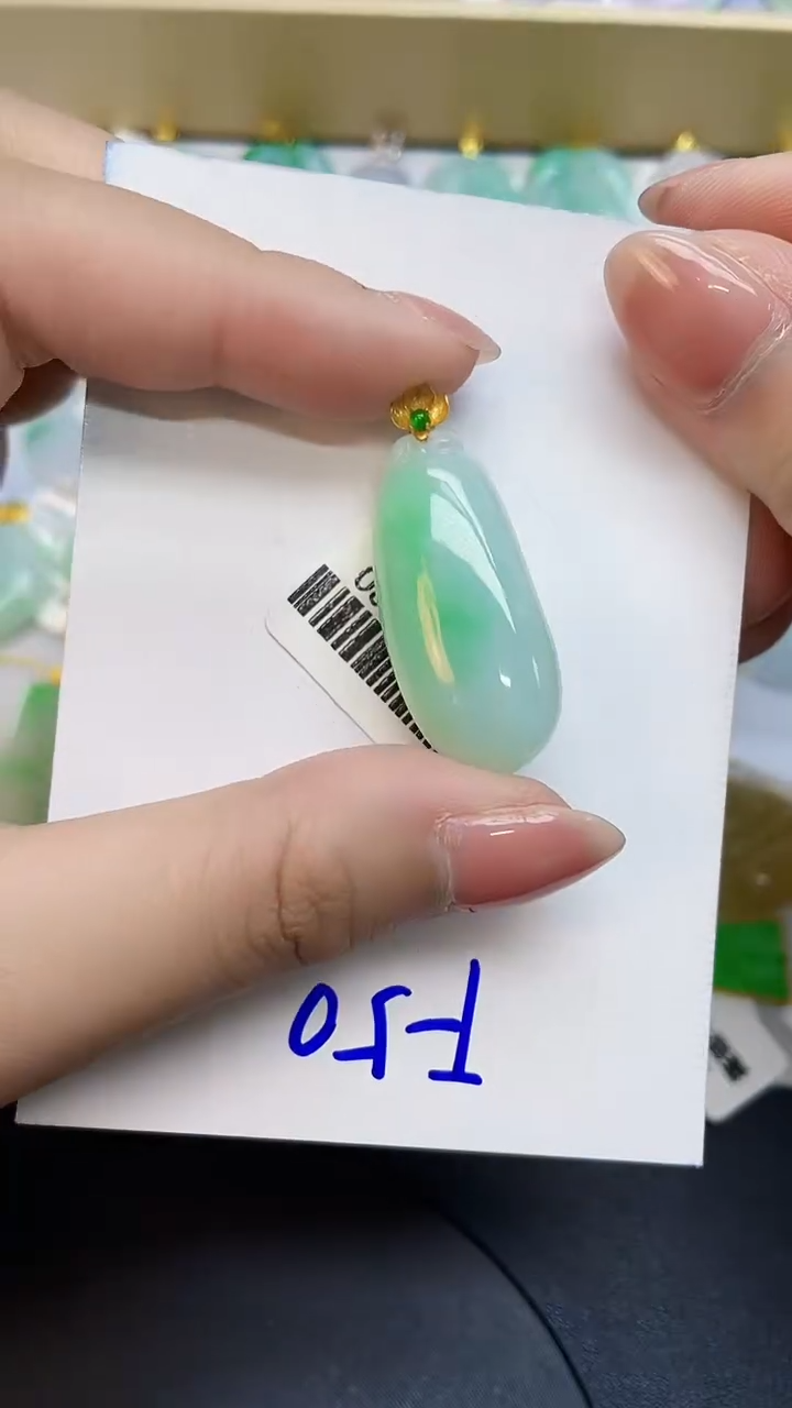 翡翠18K金镶嵌颈饰0000000000