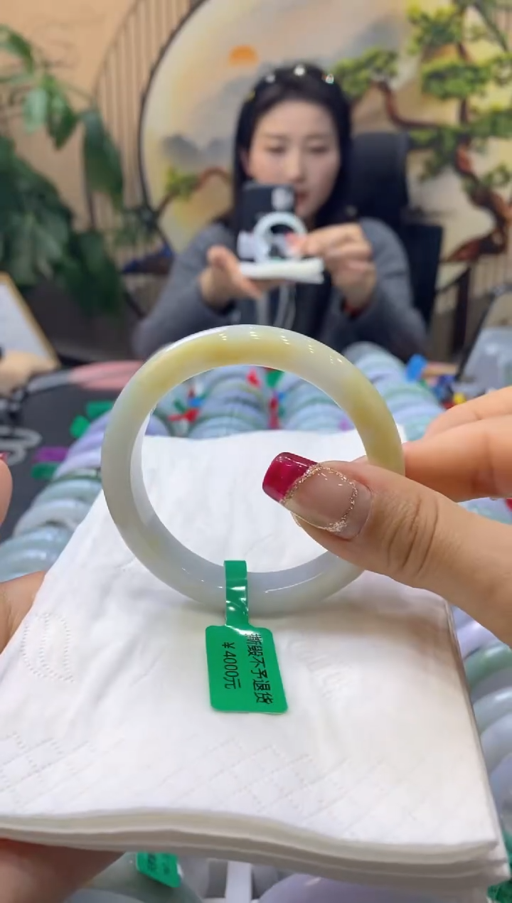 【闪购商品】翡翠手镯未镶嵌99919136