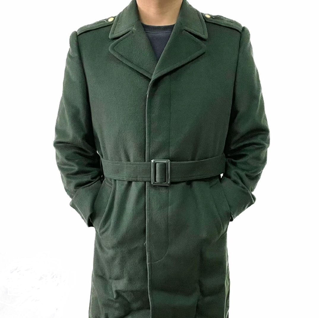 库存男士橄榄绿保暖大衣