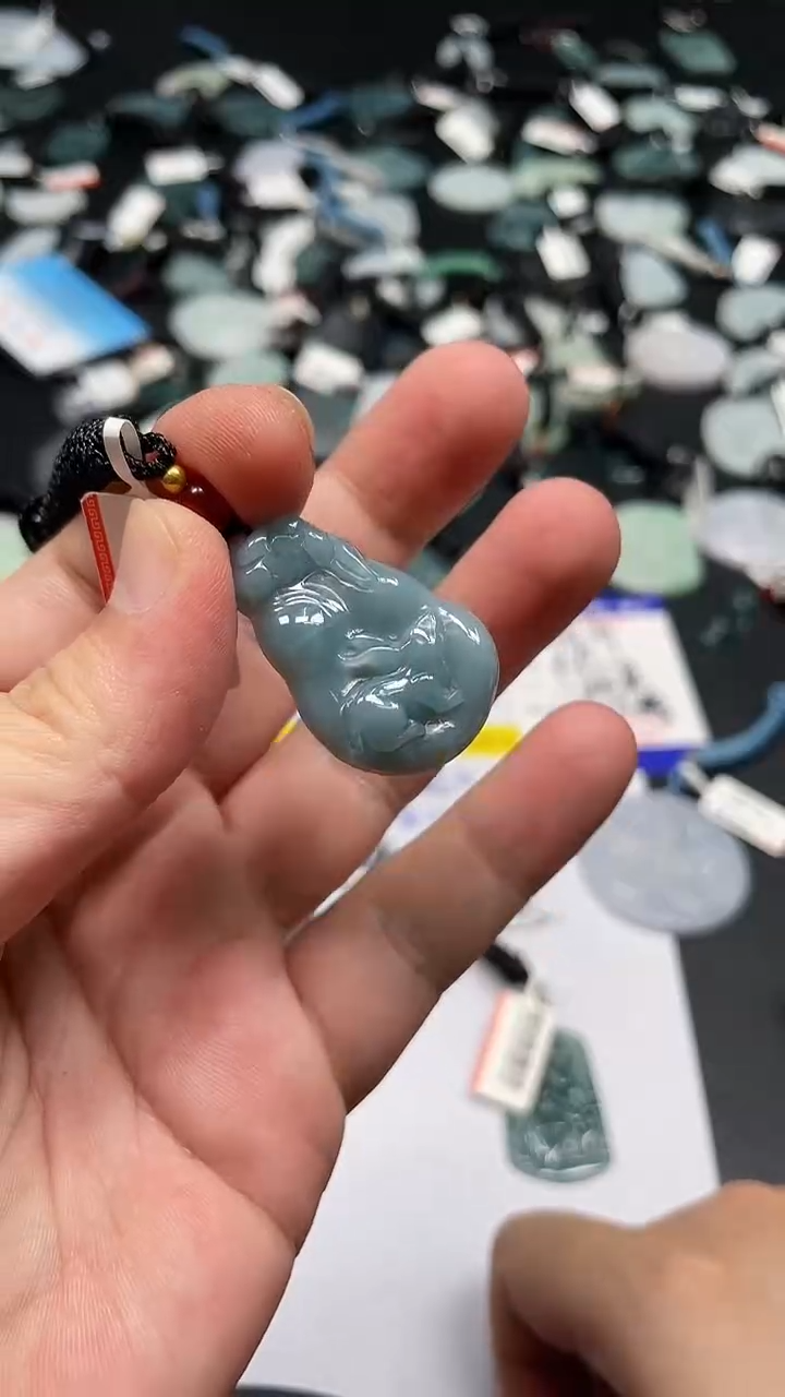 翡翠未镶嵌颈饰 多样性发其一