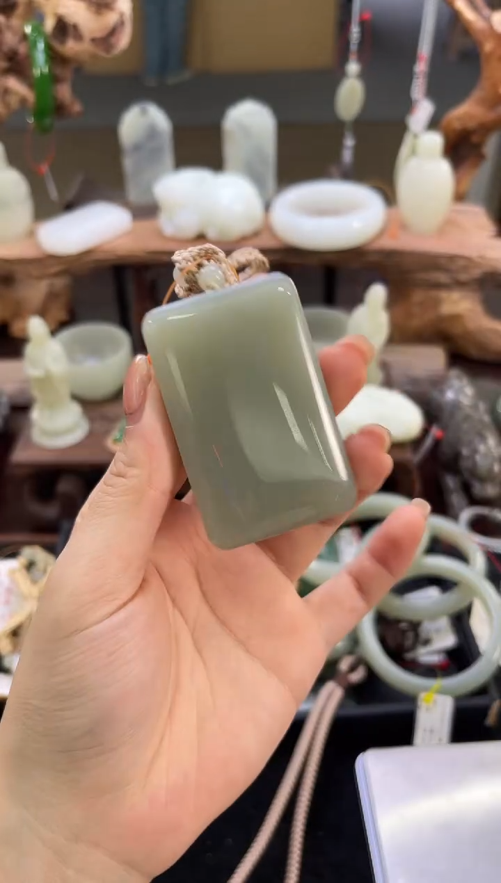 【闪购商品】和田玉吊坠未镶嵌且末青白光面无事牌31442