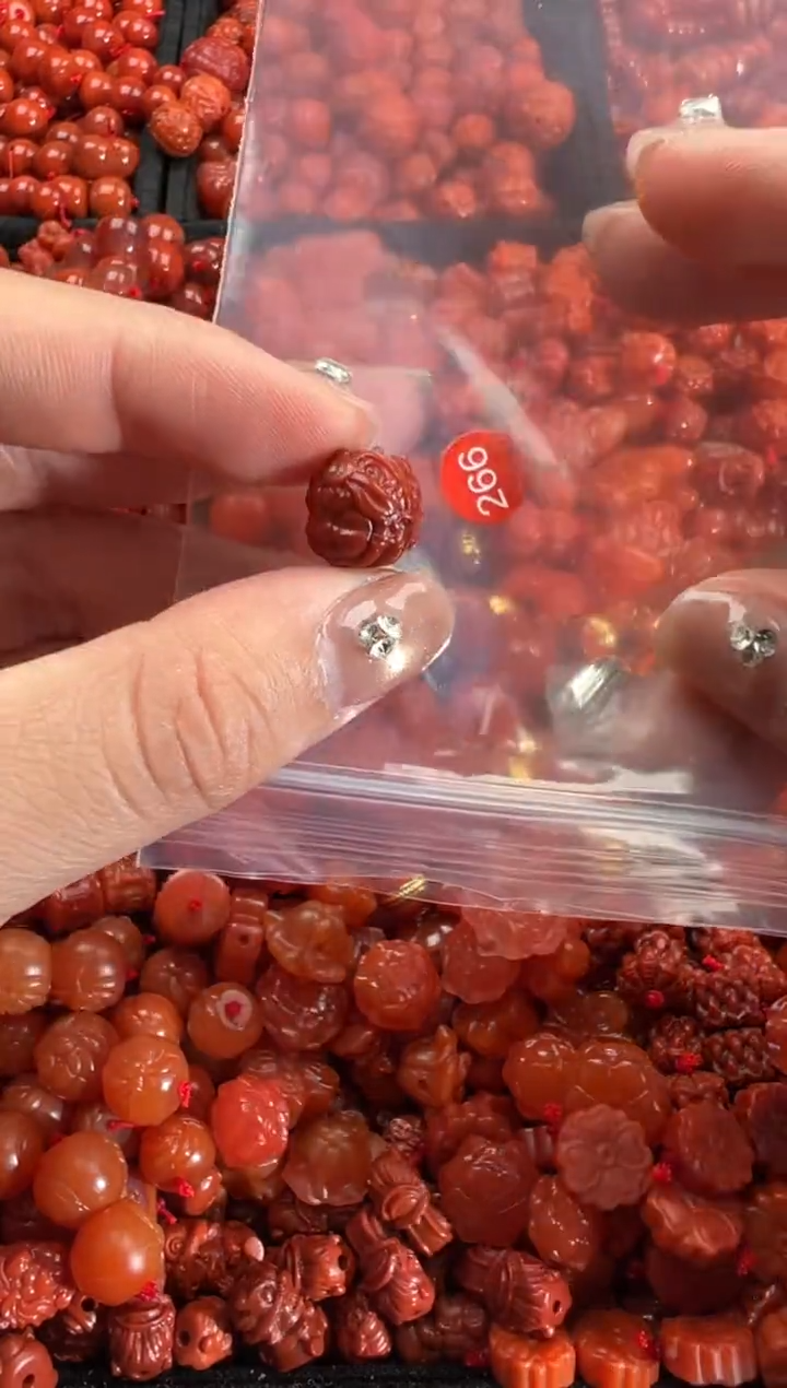 【闪购商品】南红玛瑙合金颈饰1