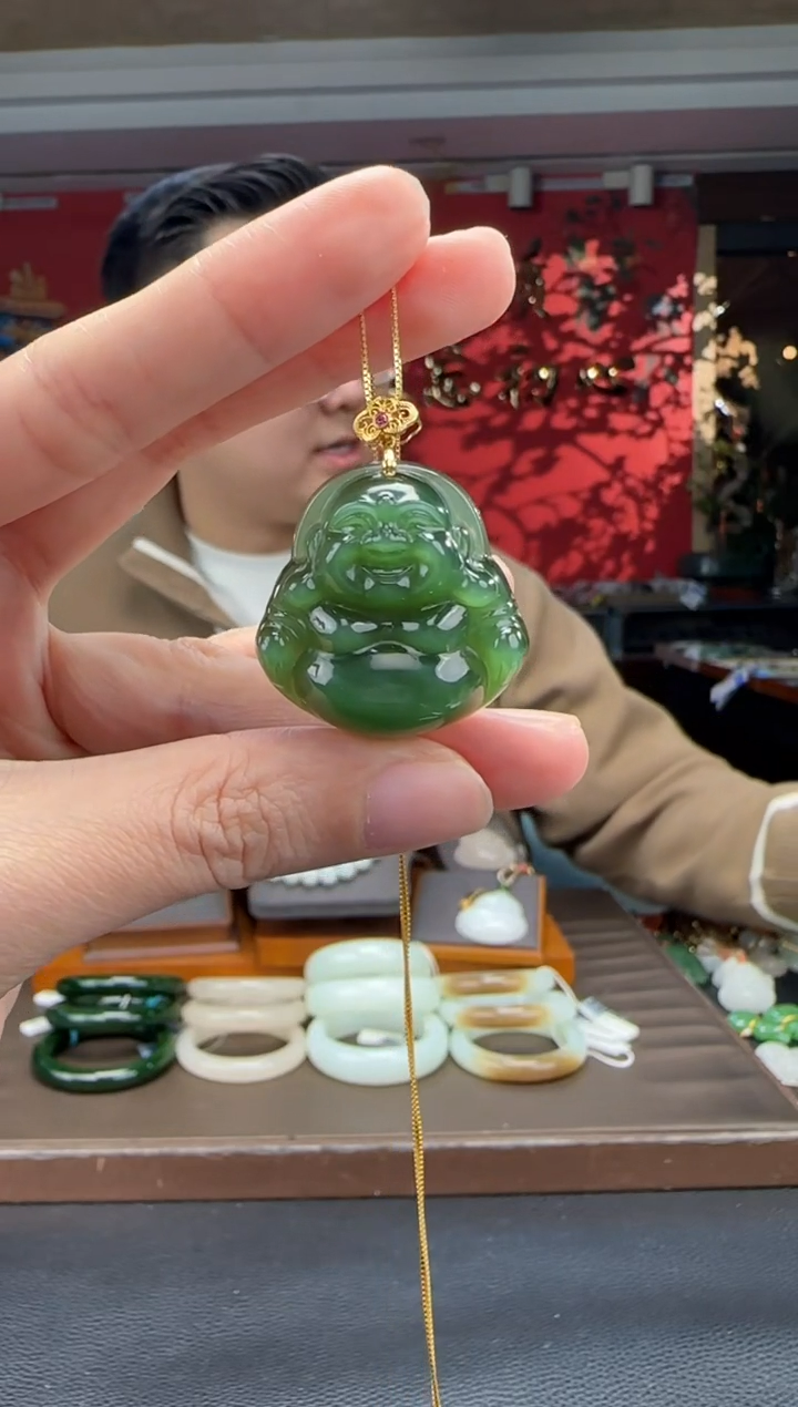 颈饰18K金镶嵌和田玉碧玉猫佛公