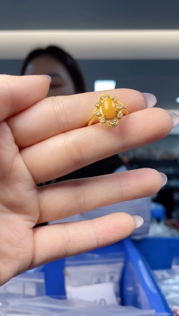 【闪购商品】蜜蜡裸石未镶嵌多样性发一件