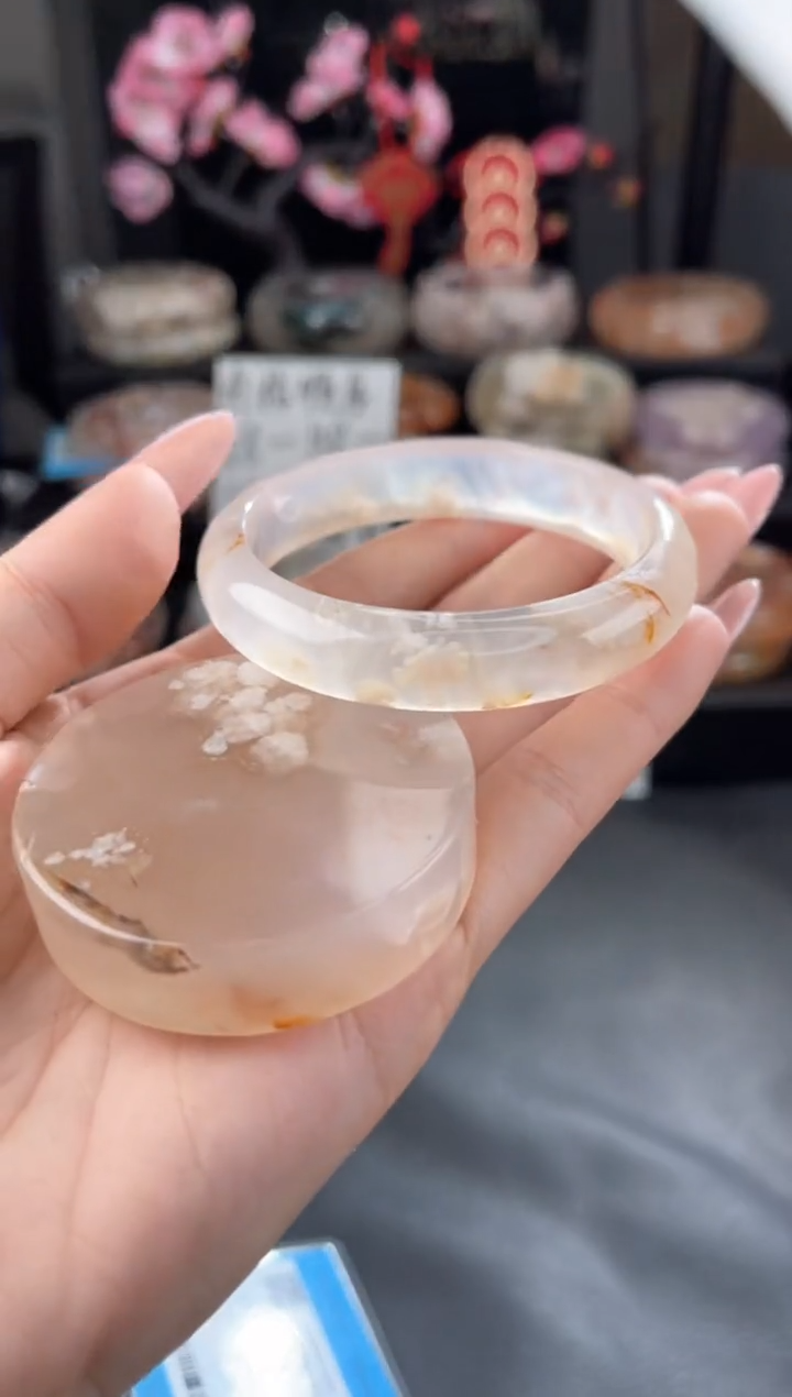 【闪购商品】石英质玉手镯未镶嵌53