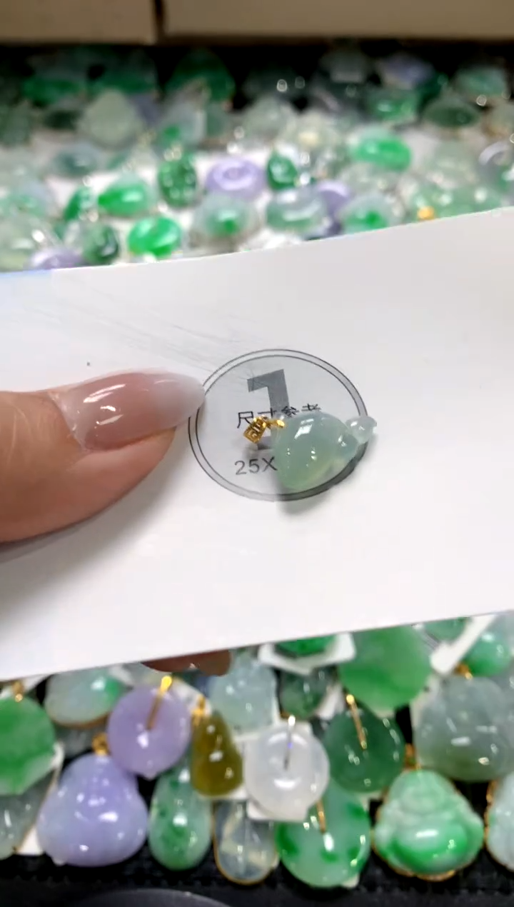 颈饰18K金镶嵌翡翠1111111111111111