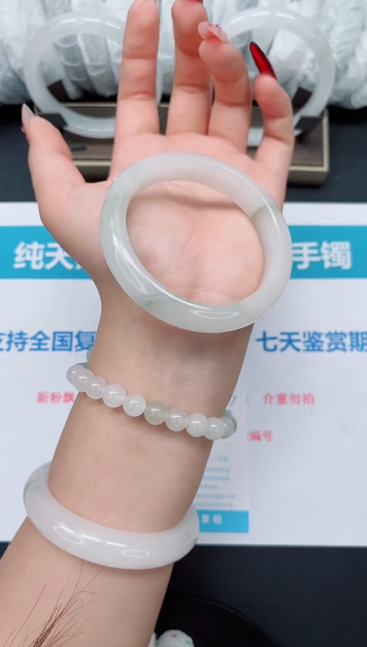 【闪购商品】石英质玉手镯未镶嵌b193