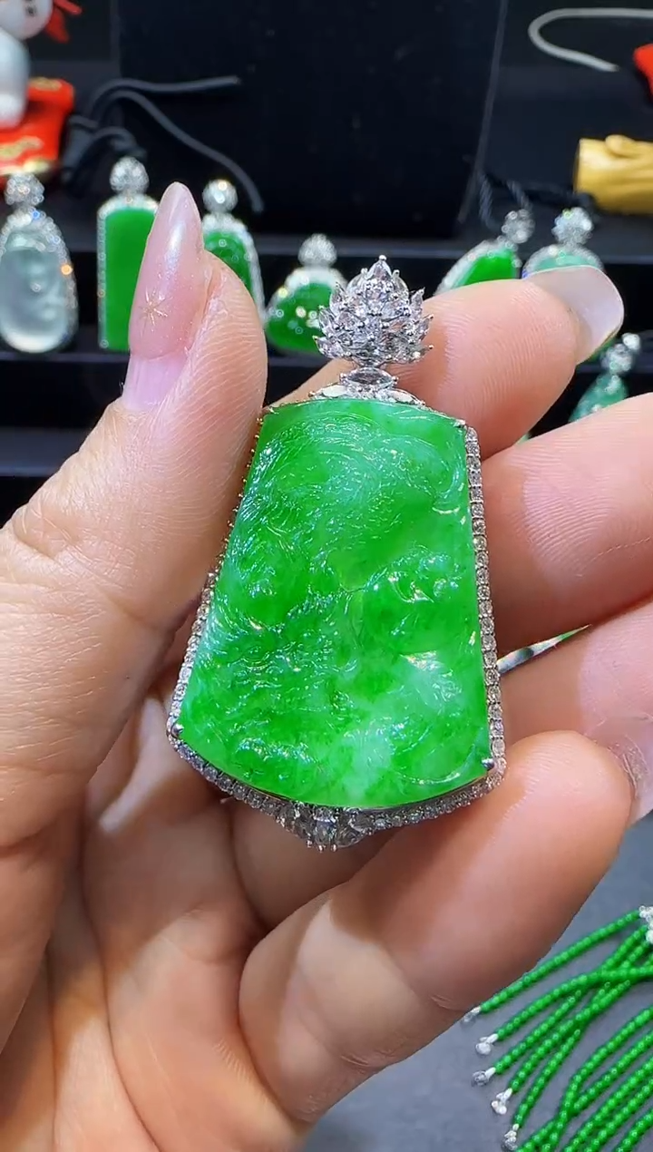 【闪购商品】翡翠吊坠(不含链)18K金镶嵌吊坠