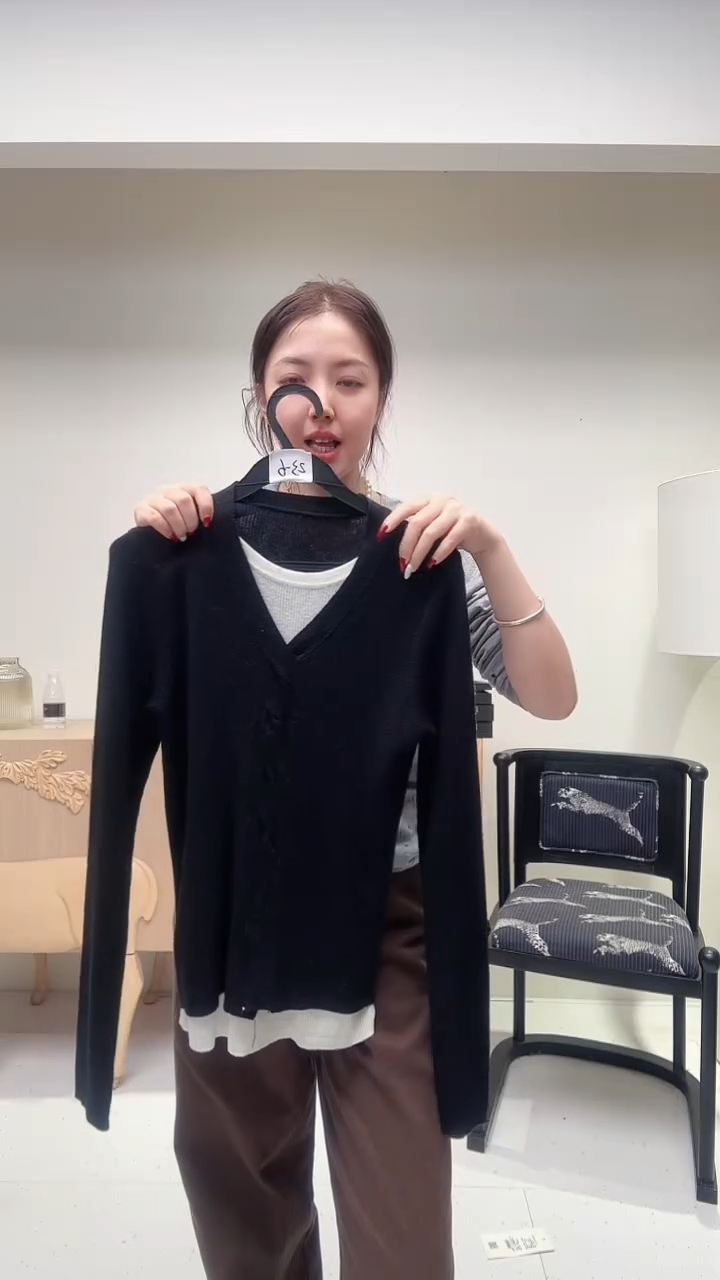 黑白假两件修身上衣