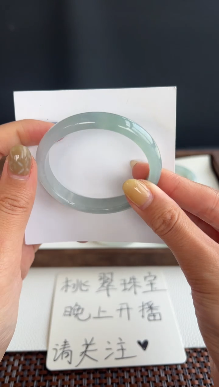 【闪购商品】翡翠手镯未镶嵌40号56.5*50.1*10.3*62