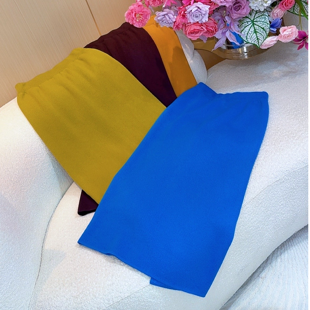 小满服饰【宠粉专属】冬款简约大气唯美浪漫百搭加绒针织半裙