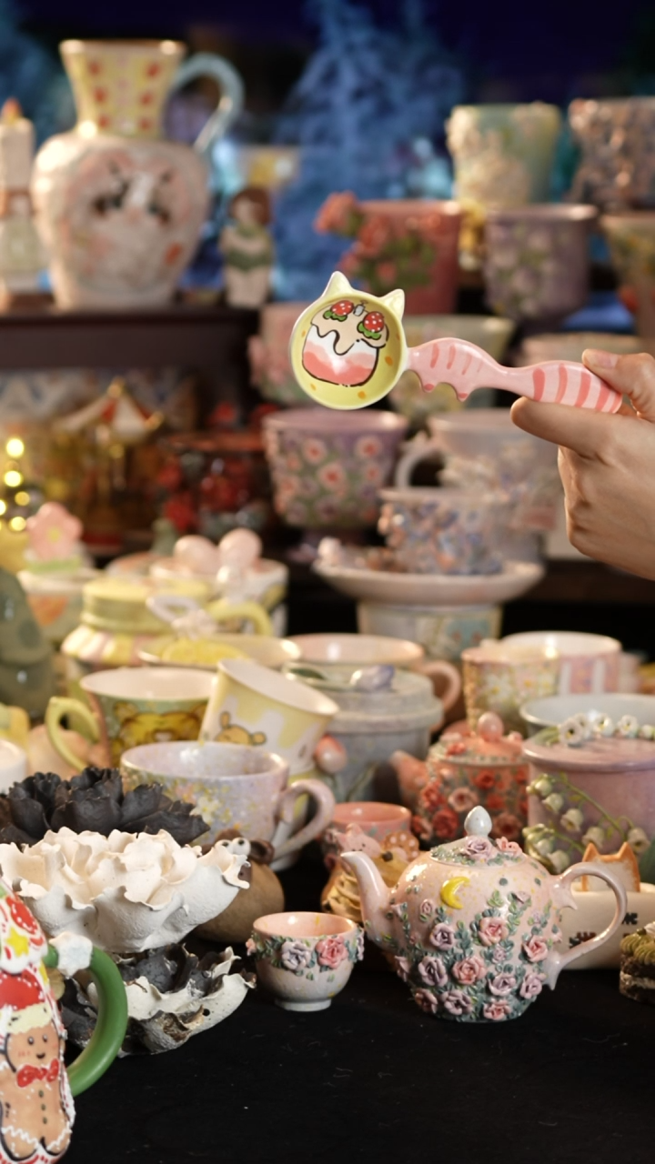 摆件陶景德镇釉下彩手绘设计师款陶瓷