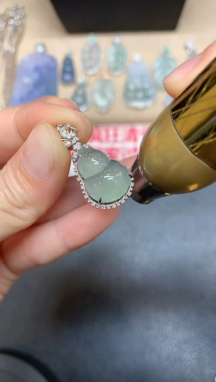 【闪购商品】翡翠吊坠(不含链)18K金镶嵌葫芦【无服务费