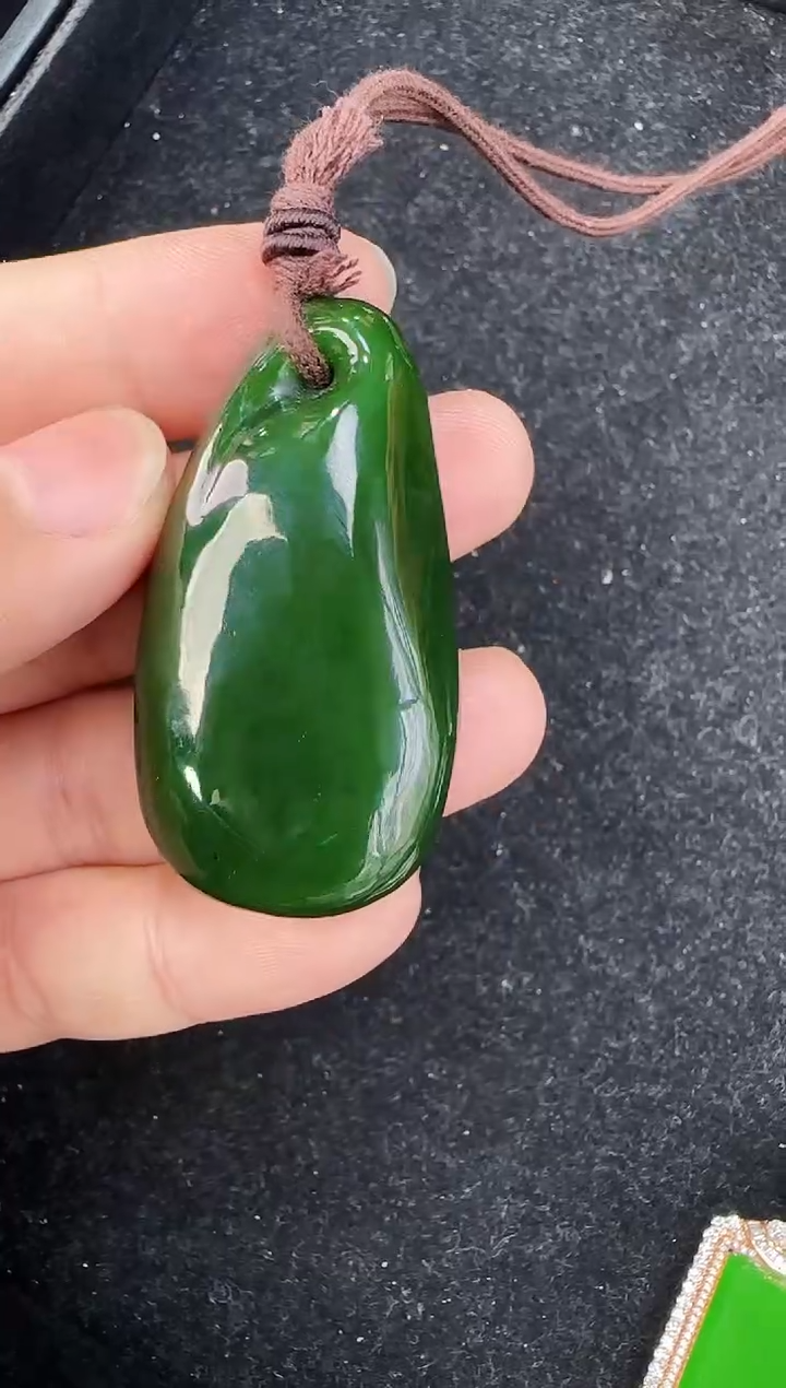 颈饰未镶嵌和田玉随型吊坠