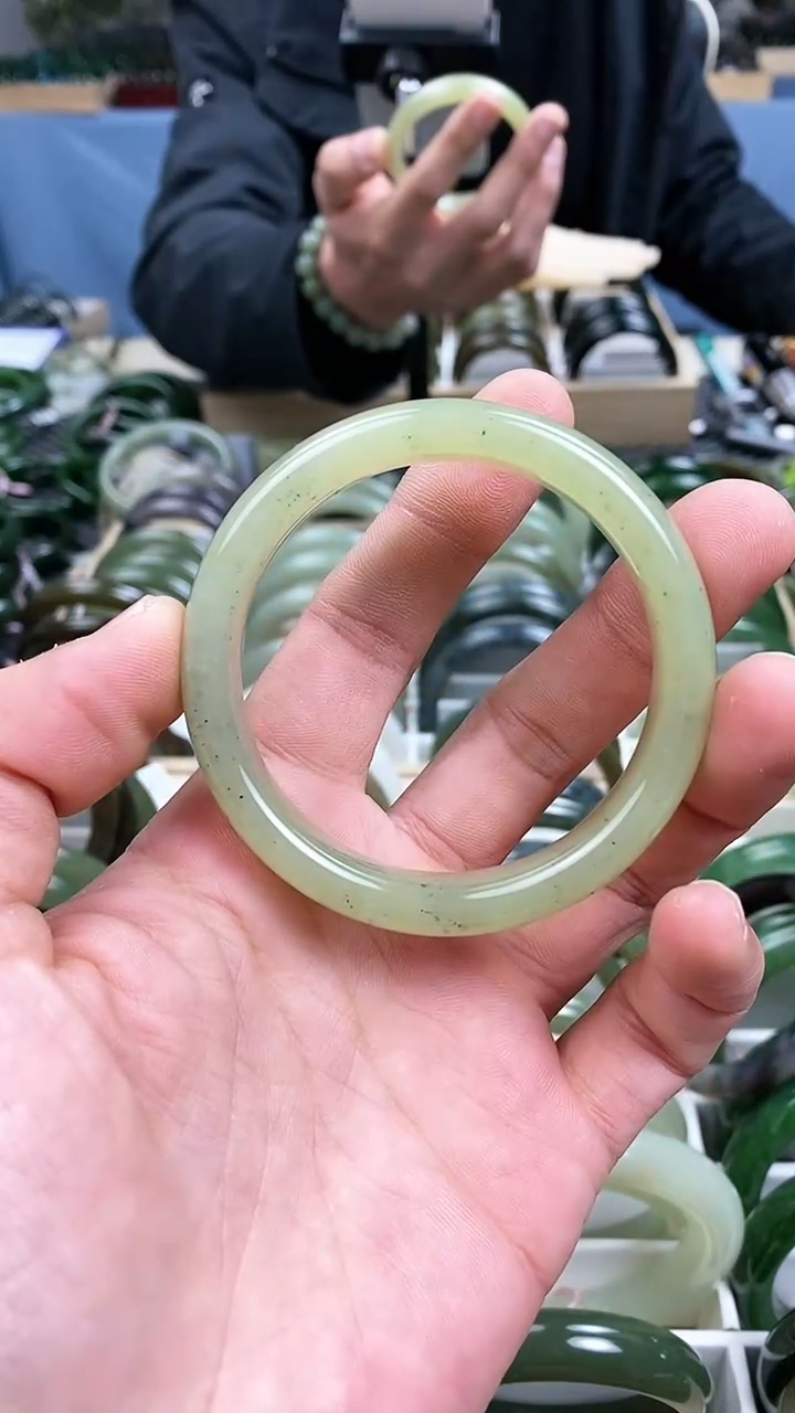 【闪购商品】和田玉手镯未镶嵌54.9