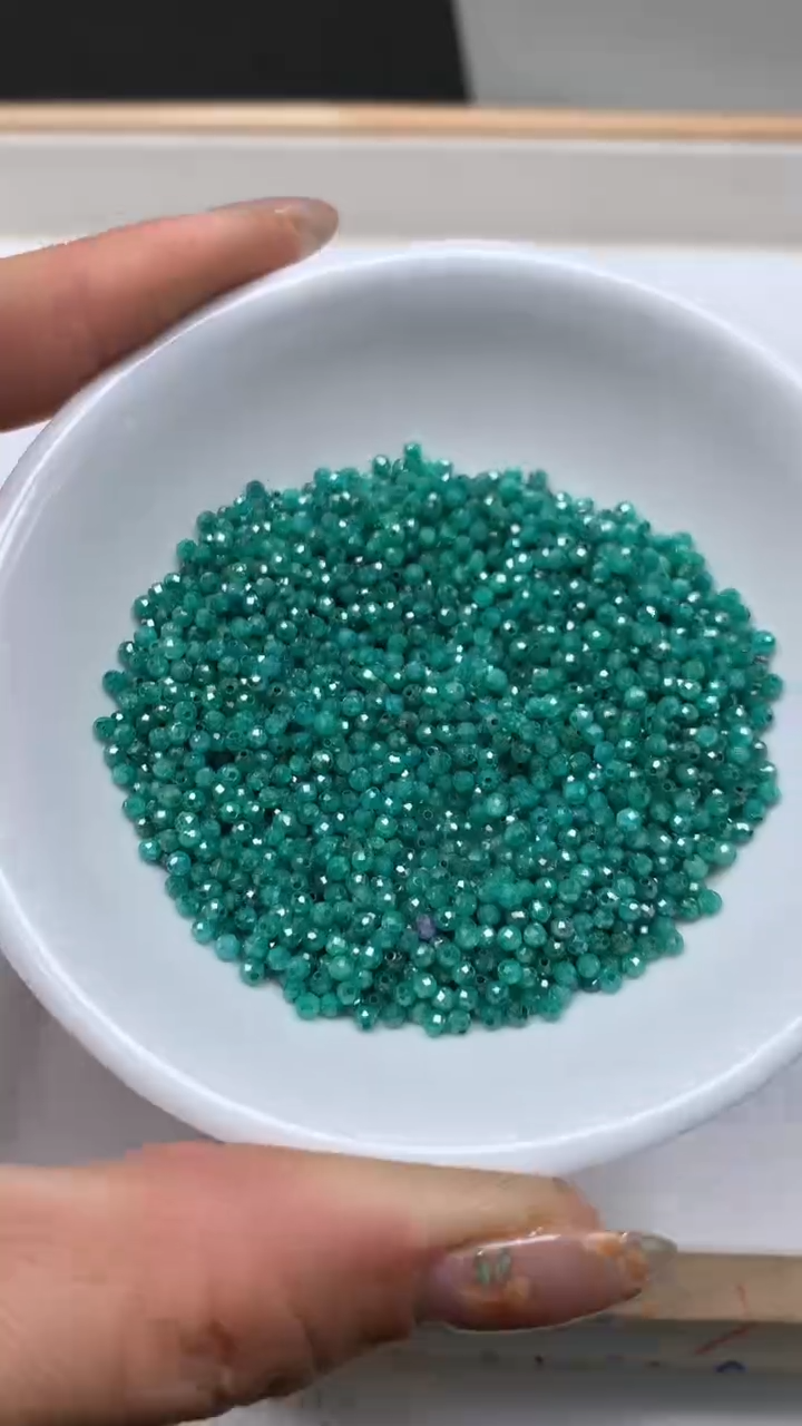 未镶嵌天然锆石散珠M620 湖水绿锆石切面2mm100个8.8元