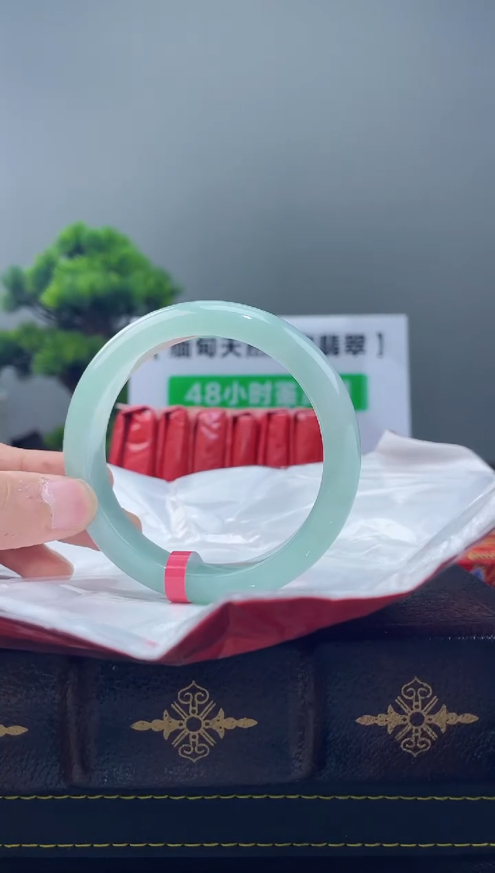 【闪购商品】翡翠手镯未镶嵌手镯1