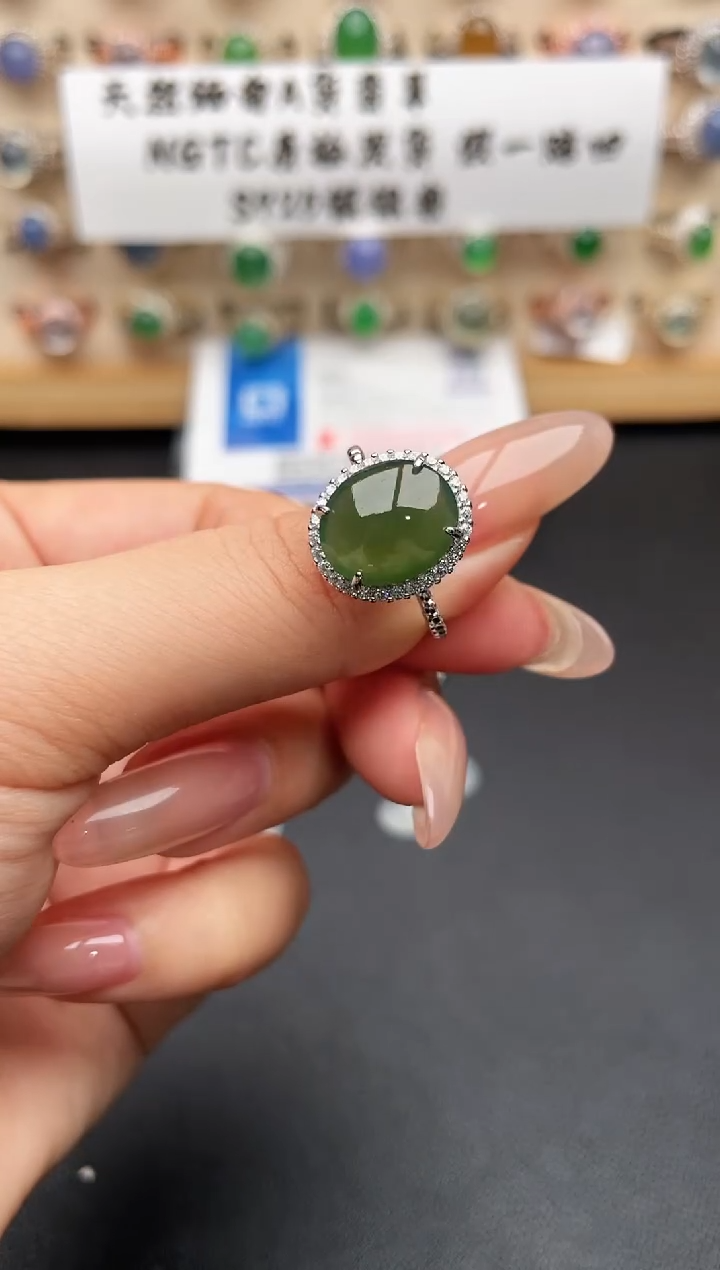 未镶嵌戒指翡翠一物一证一礼盒