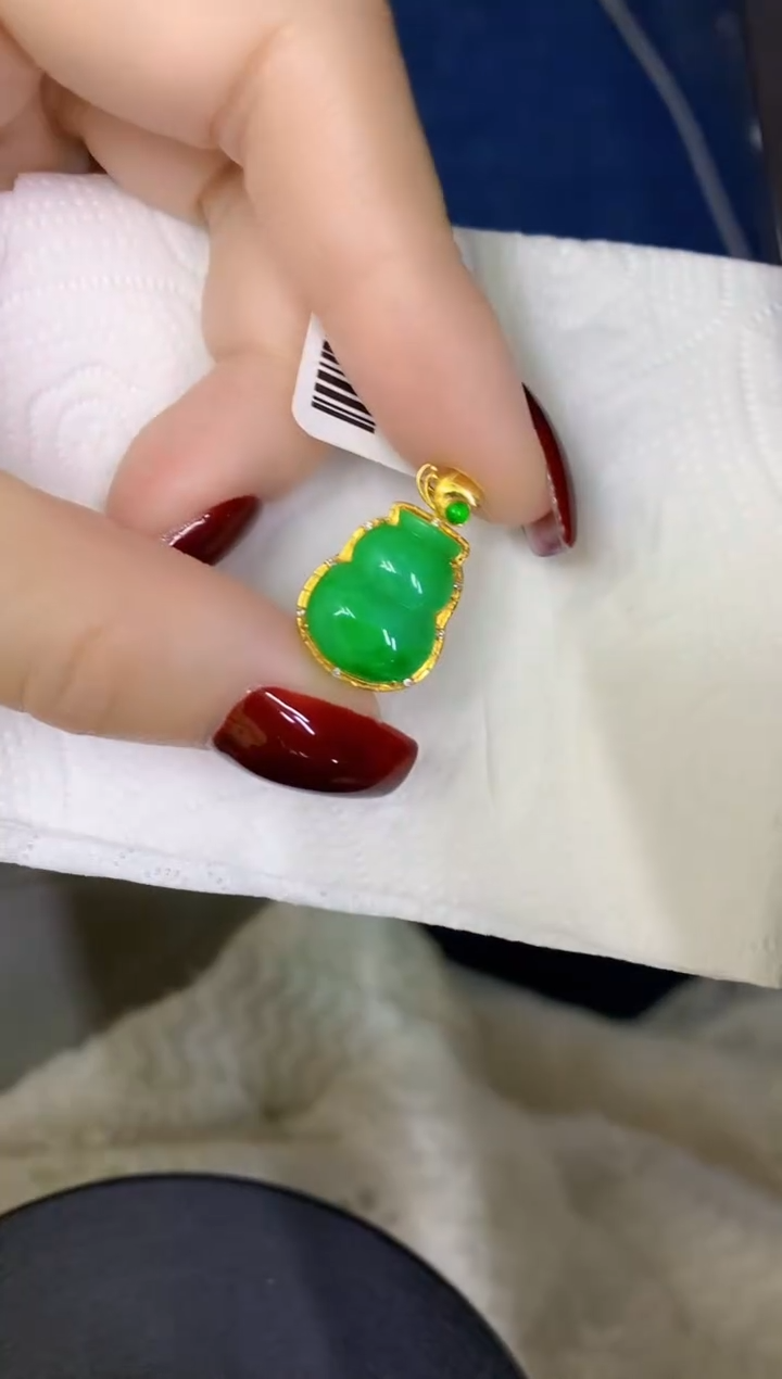 颈饰18K金镶嵌翡翠缅甸天然翡翠A货