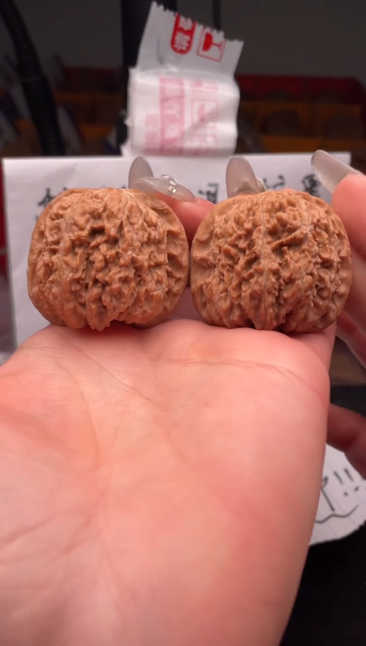 【闪购商品】文玩核桃吊坠179 137（微修尖） 40