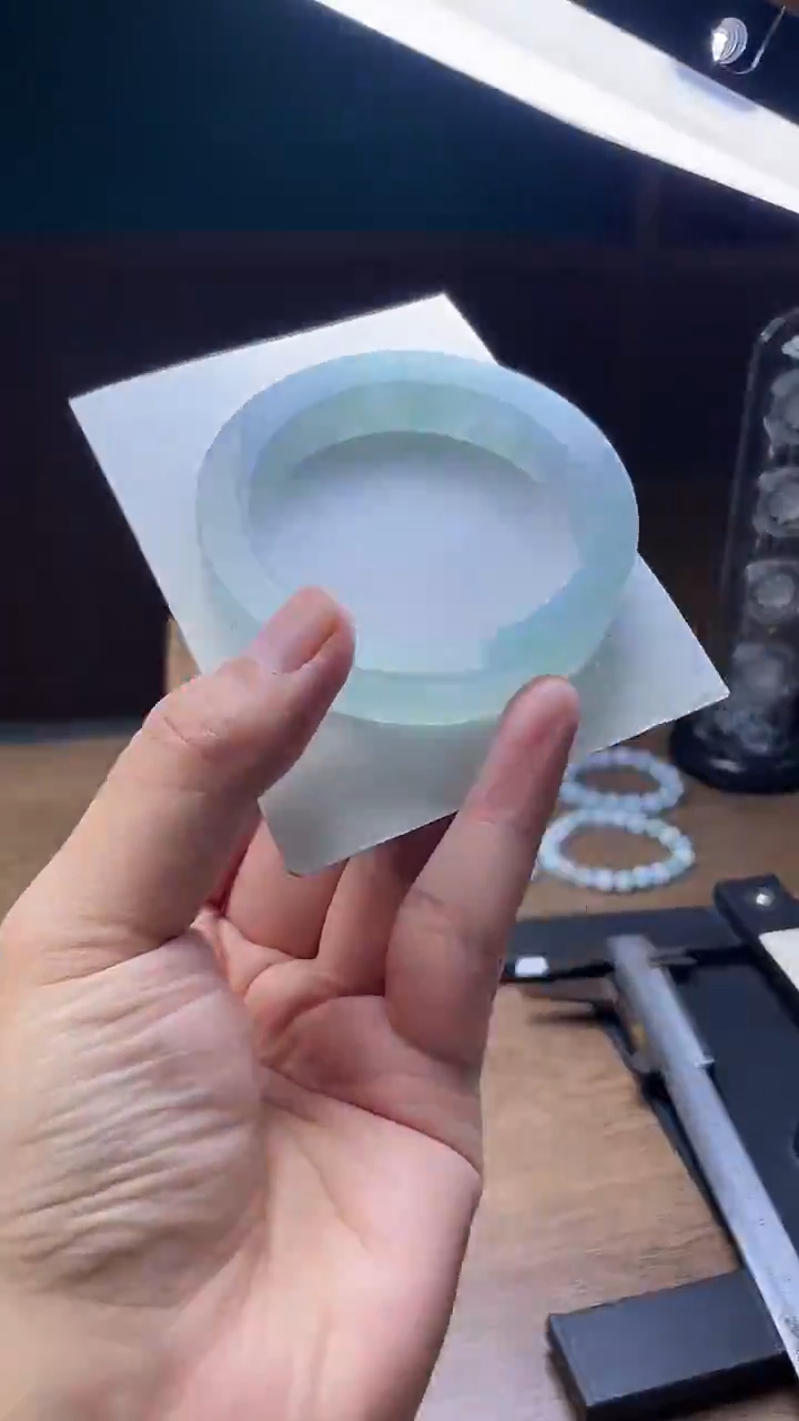 未镶嵌手镯定制翡翠英*定制