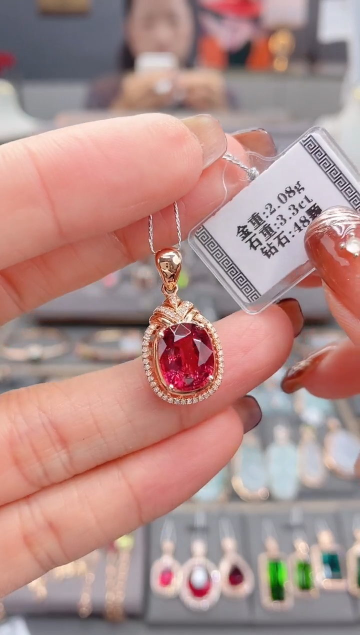 颈饰18K金镶嵌碧玺3.3