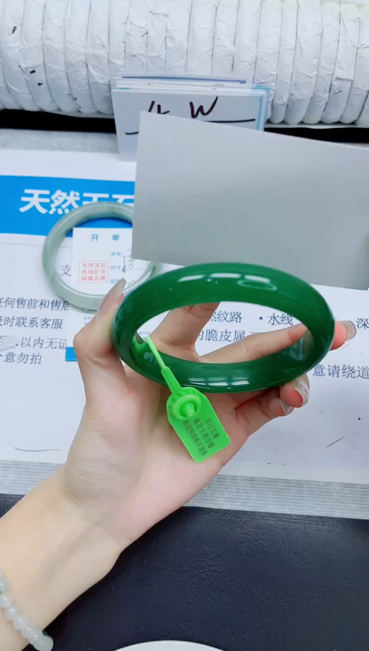 石英质玉手镯未镶嵌360/55.8