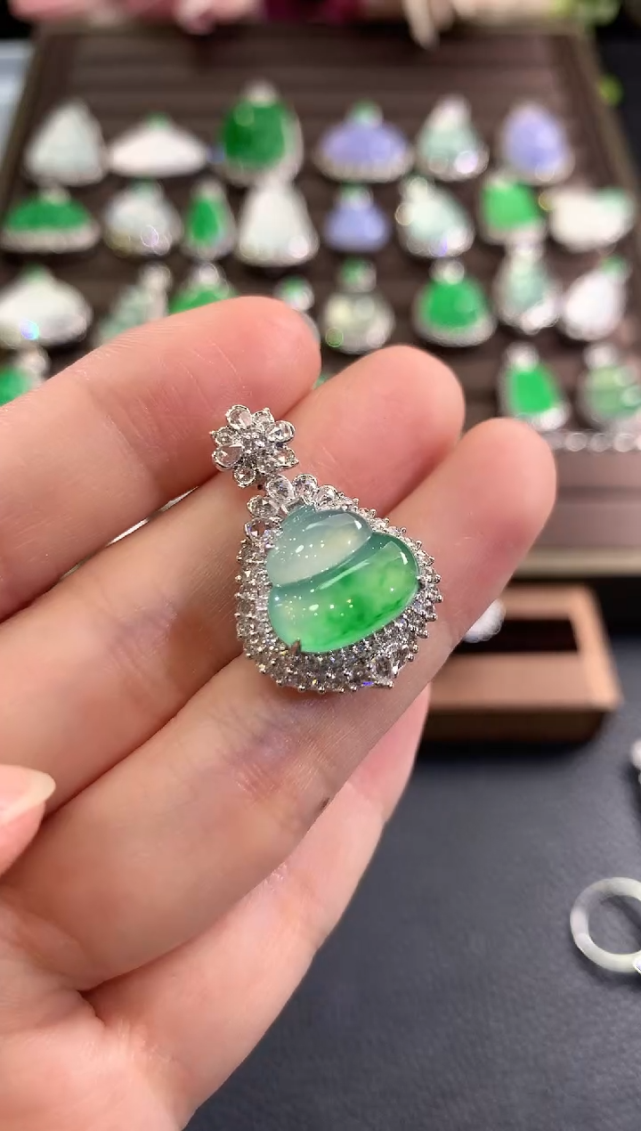 吊坠(不含链)18K金镶嵌翡翠d51    