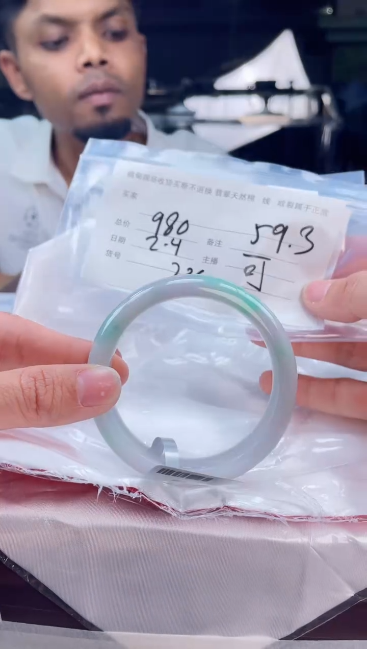 【闪购商品】定制翡翠手镯未镶嵌毛货手镯需精细抛光/59.3